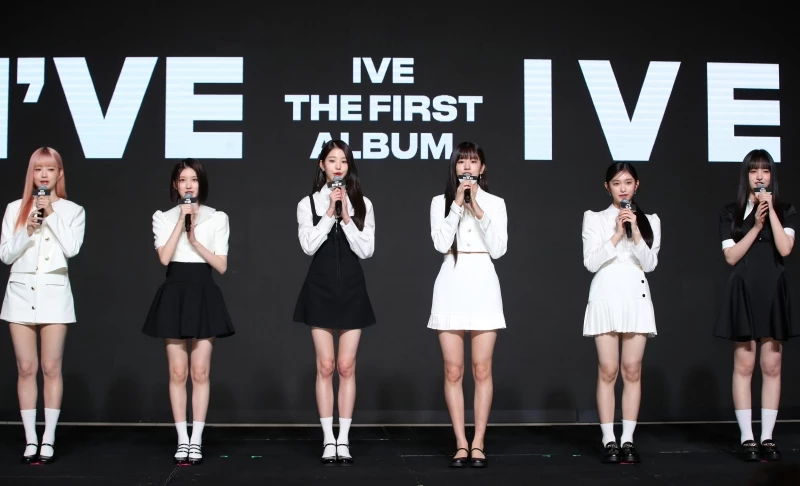 IVE members greeting reporters at the showcase event for their first full-length album 'I've IVE' at Conrad Seoul hotel in Yeouido, Seoul on the afternoon of the 10th / News1